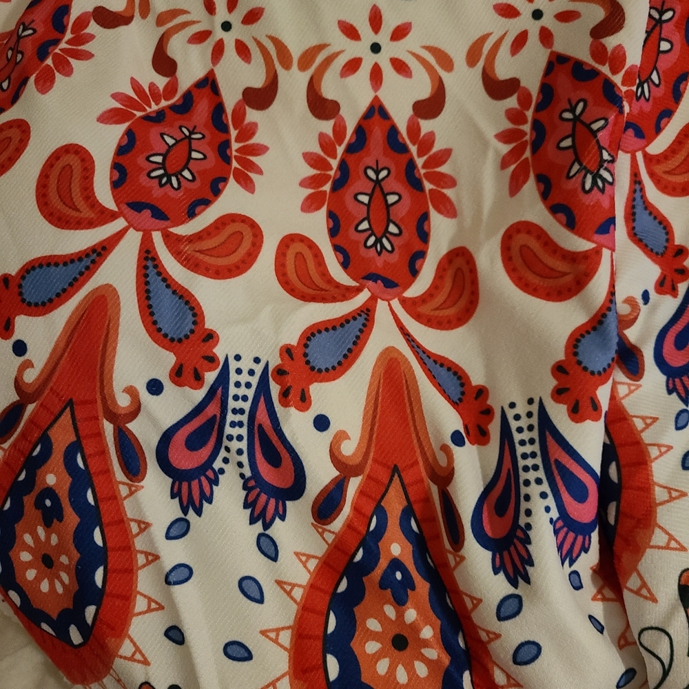 Red Pattern Beach Towel - Picture 4 of 4